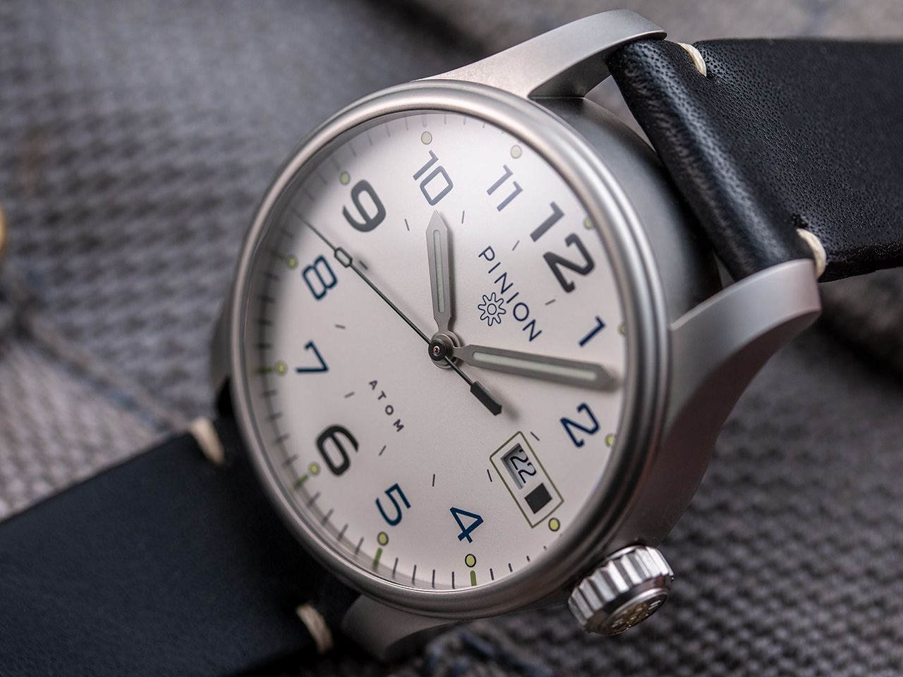Pinion Atom 39mm White Dial watch