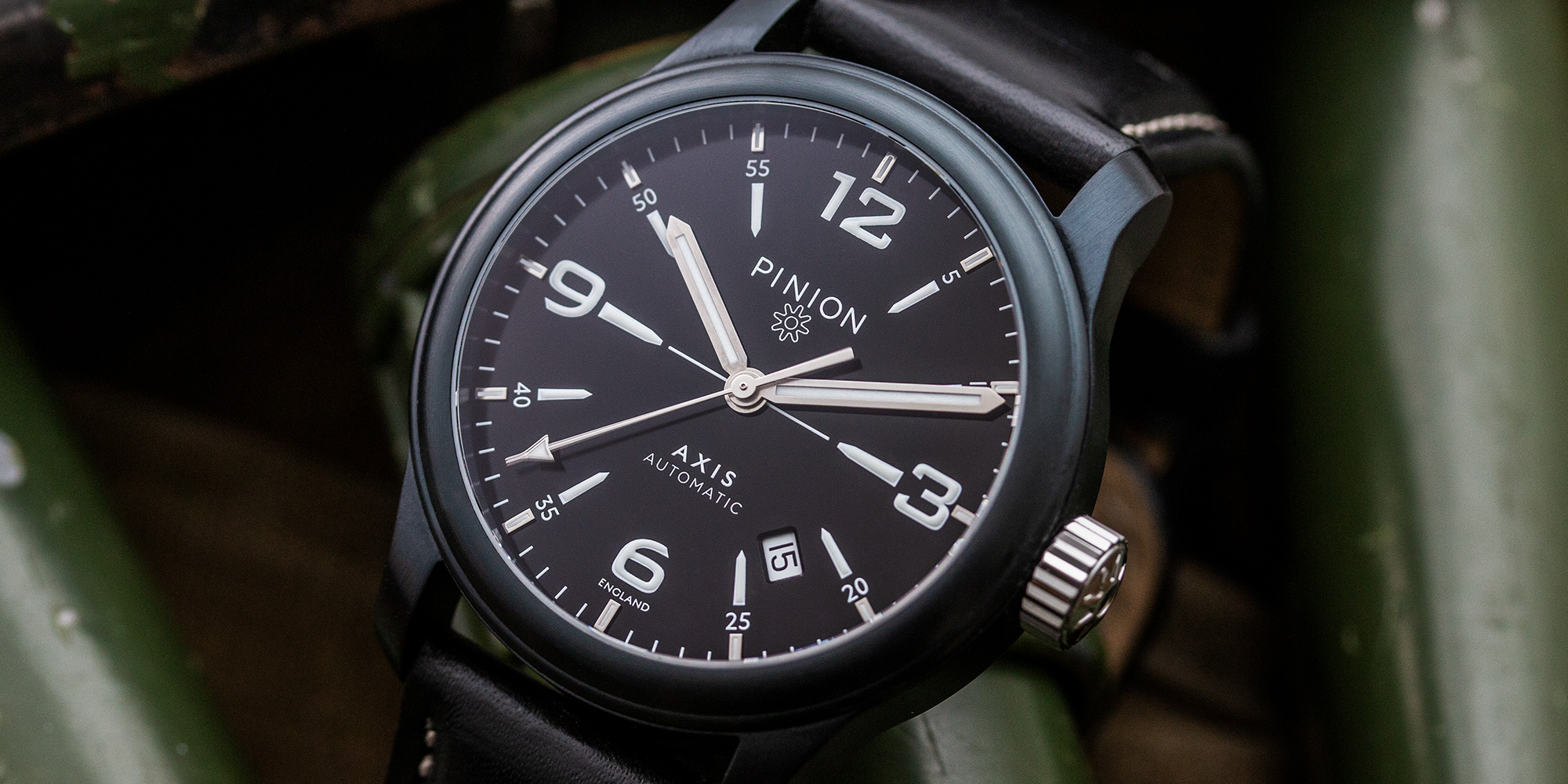 pinion-axis-ii-black-dlc-watch-003