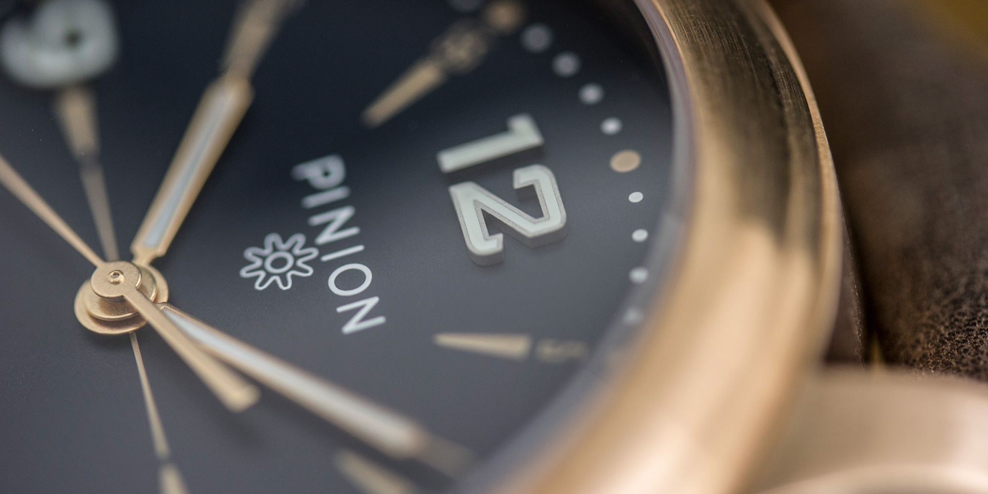pinion-axis-ii-bronze-watch-blue-dial-002