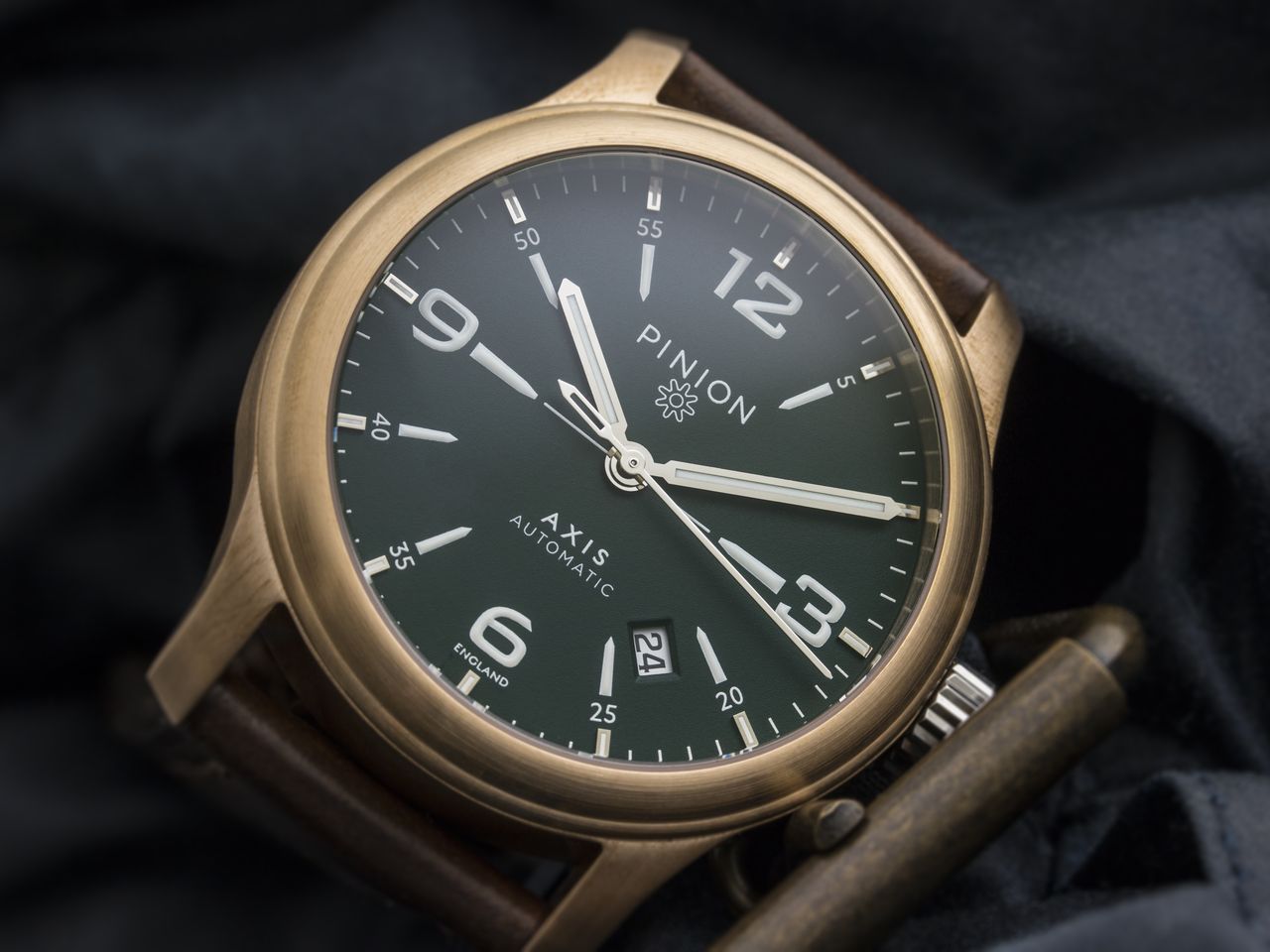 Pinion Axis II Bronze watch