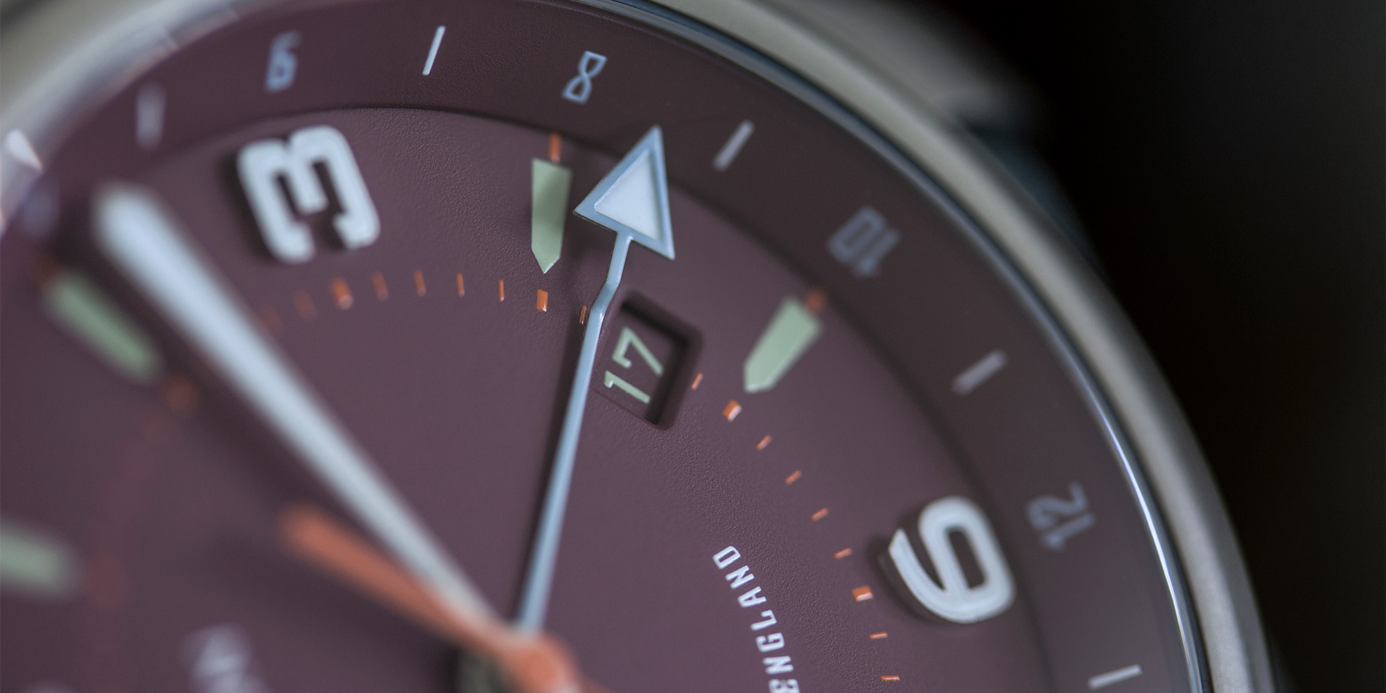 pinion-tt-maroon-titanium-gmt-watch-detail